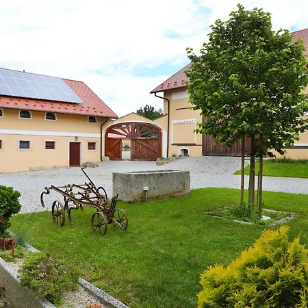 Statek Selsky Dvur 3*