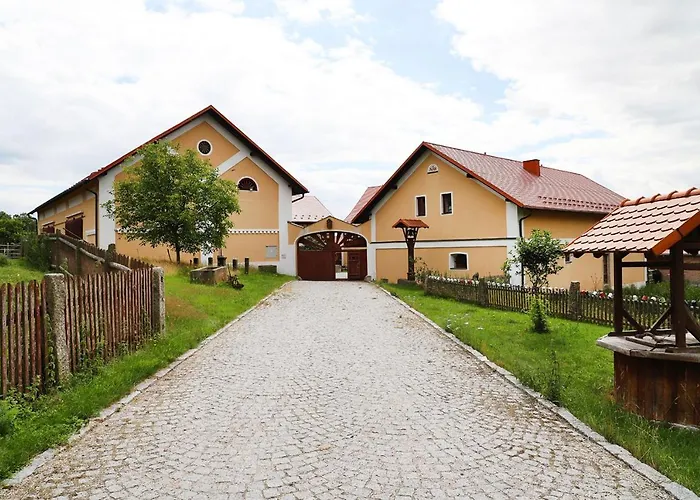 Bed & Breakfast Statek Selsky Dvur Milhostov